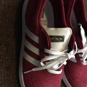 Men’s adidas sneakers new!
